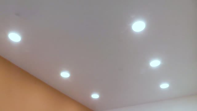 Видео о Махаон. Натяжные потолки_10.2022 смотреть онлайн