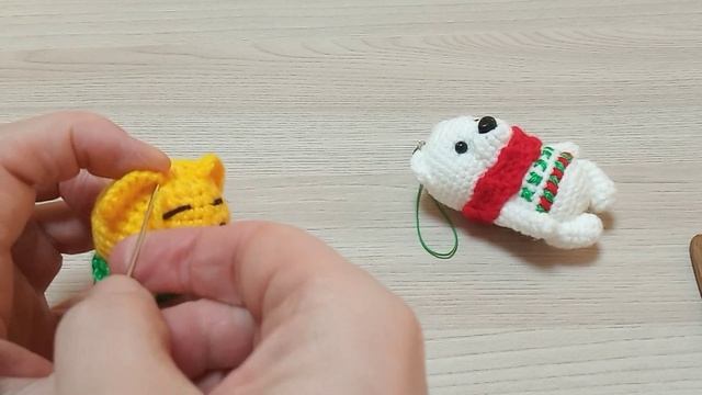 Как связать маленькое ушко для маленькой игрушки. смотреть онлайн