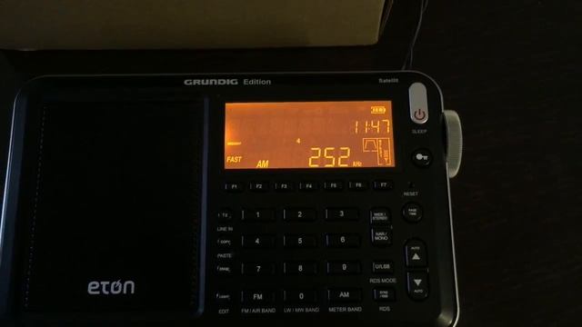 DXing with Eton Satellit on longwave смотреть онлайн