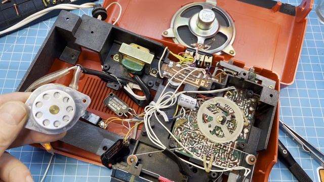 RESTORING  A SANYO FLIP CLOCK MODEL RM5320. CLOCK MECHANISM AND RADIO BROKEN. #sanyo #repair #retro