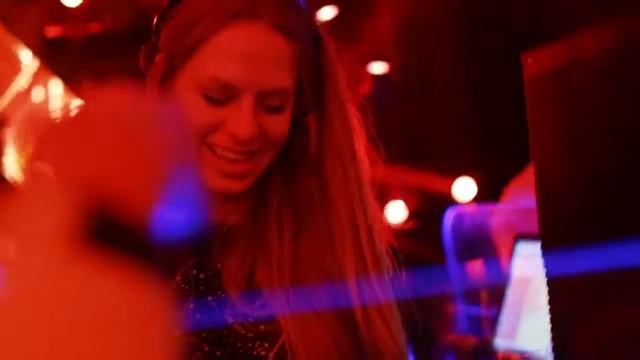 Nora En Pure at Janis смотреть онлайн