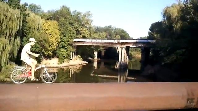 По трубе на велосипеде смотреть онлайн