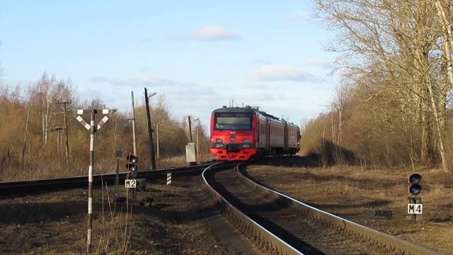 Скрещение поездов на станции Любятово: ДТ1-009 и «Ласточка» смотреть онлайн