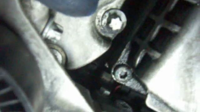 MB W203 M271. Ubicación del tornillo de nivel del kompressor eaton смотреть онлайн