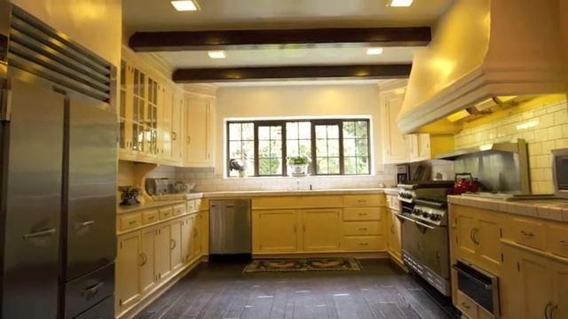 Cheviot Hills Real Estate on Forrester Drive смотреть онлайн