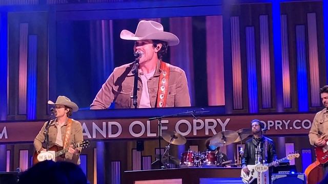 Small Town Boy Dustin Lynch Grand Ol Opry November 2020 смотреть онлайн