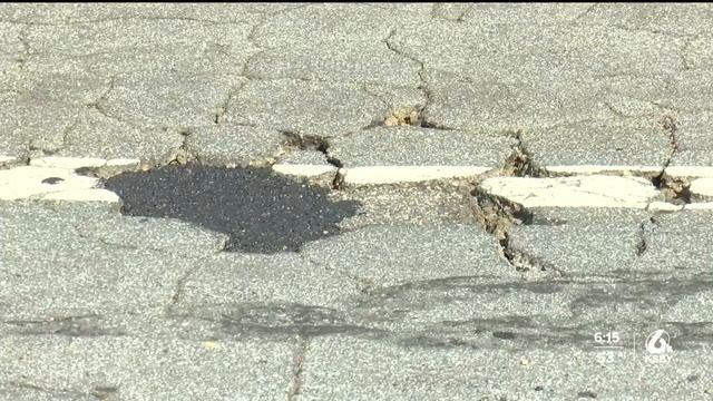 Pothole repairs get underway following last week’s storm смотреть онлайн