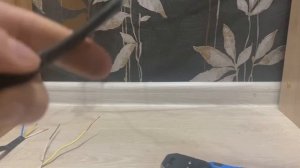 Снятие изоляции с плоских проводов ВВГ П стриппером КВТ WS 07 61670