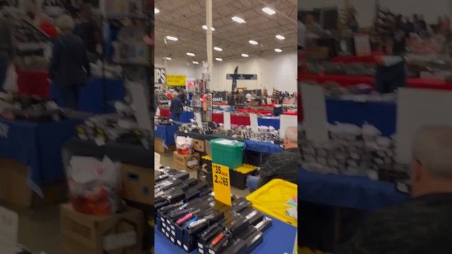 Оружейное шоу в Америке #иммиграция #сша#оружие смотреть онлайн