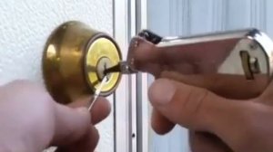 Изобретен инструмент-пистолет для вскрытия замков