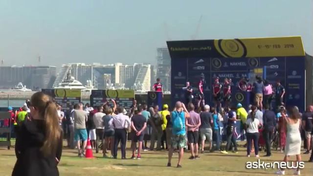 Al via il tour di Dubai di ciclismo, prima tappa a Groenewegen смотреть онлайн