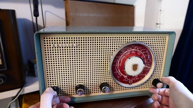 Vintage Radio Review: Philips B2X80U Tube Radio. смотреть онлайн