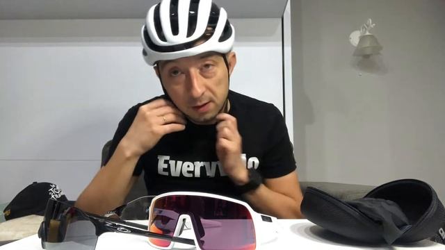 Oakley Sutro обзор и сравнение с EzZero Stride и EvZero Path Photochromic