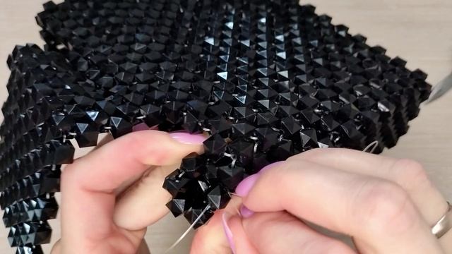 Модель 2. Сумка из бусин с ручкой смотреть онлайн