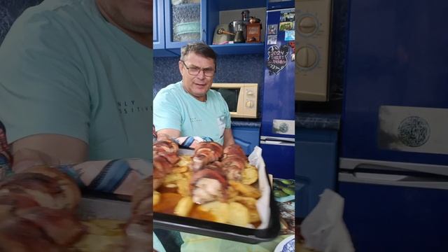 Куриные Голени в Беконе с Картошкой. смотреть онлайн