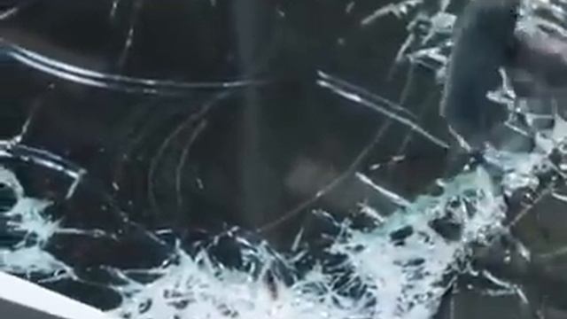 Рисунки молотком на стекле. Очень круто смотреть онлайн