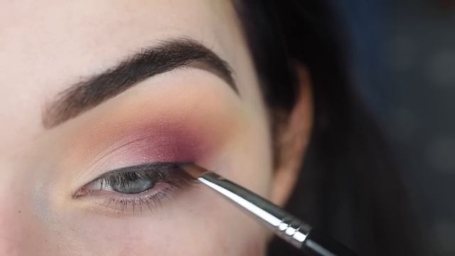 EASY Soft & Flirty Valentines Day Makeup Tutorial | Modern Renaissance смотреть онлайн