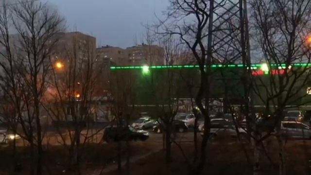 Во Владивостоке рядом с крупным супермаркетом сгорело кафе китайской кухни смотреть онлайн