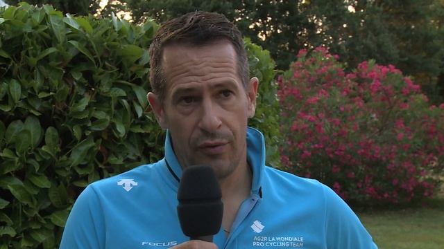Etape 11 : Pau - Cauterets, le coureur du jour смотреть онлайн