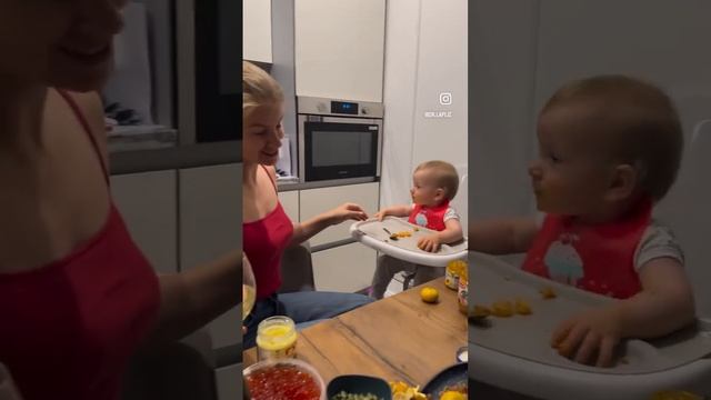 А как вы справляетесь с прикормом? #прикорм #дети #введениеприкорма #врачпедиатр #юмор #mamadoc