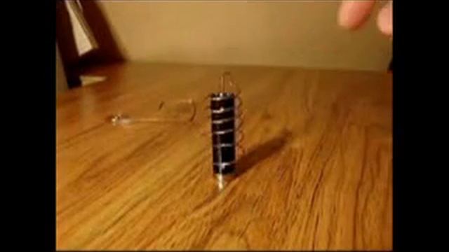 Как сделать самый простой электродвигатель смотреть онлайн