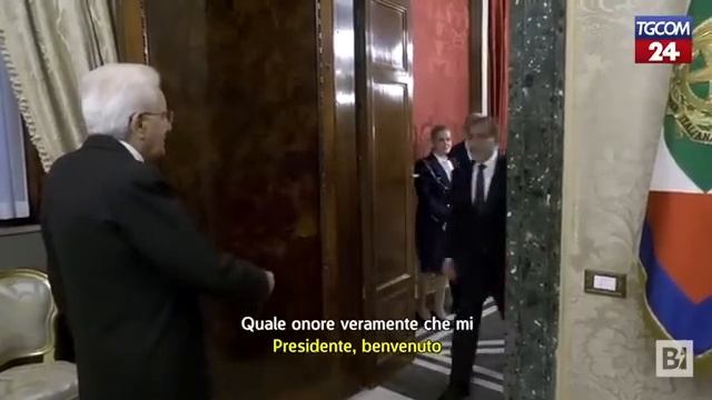 Ignazio La Russa incontra Sergio Mattarella e gli dà del tu смотреть онлайн