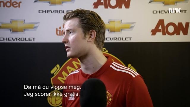 Fotballproff går etter pengene | Martin og Mikkelsen S2E15 смотреть онлайн