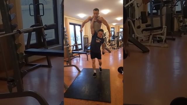 ОДНОЙ ПРАВОЙ!!! 90 КГ ЖИВОГО ВЕСА! смотреть онлайн