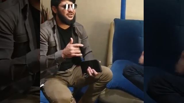 Ислам Итляшев душевно поёт под гитару смотреть онлайн