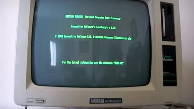 Amstrad PCW8256 Booting into LocoScript смотреть онлайн