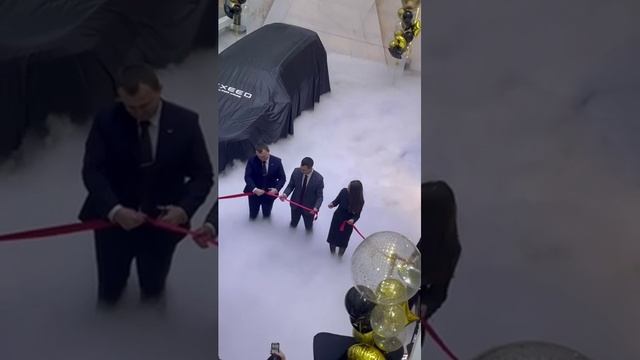 тяжелый дым на презентации авто смотреть онлайн