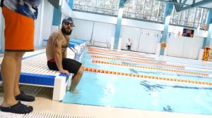 Техника ПРЫЖКА С ТУМБЫ в бассейне / Учу нырять КАЧКА из кроссфита