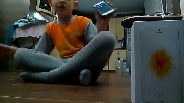 Распаковка iPhone se для всех! смотреть онлайн