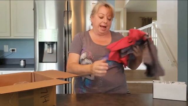 Disney Family Souvenir Tees Summer 2019 plus 2 SURPRISE Disney Unboxings смотреть онлайн