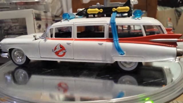 Ecto 1 casafantasmaa cadillac ambulancia 1959 ghostbusters metal 1/24 jada hollywood смотреть онлайн