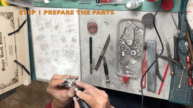 Building MFH 1/9 Harley Davidson 1948 Panhead : Step 1 Prepare the Parts смотреть онлайн