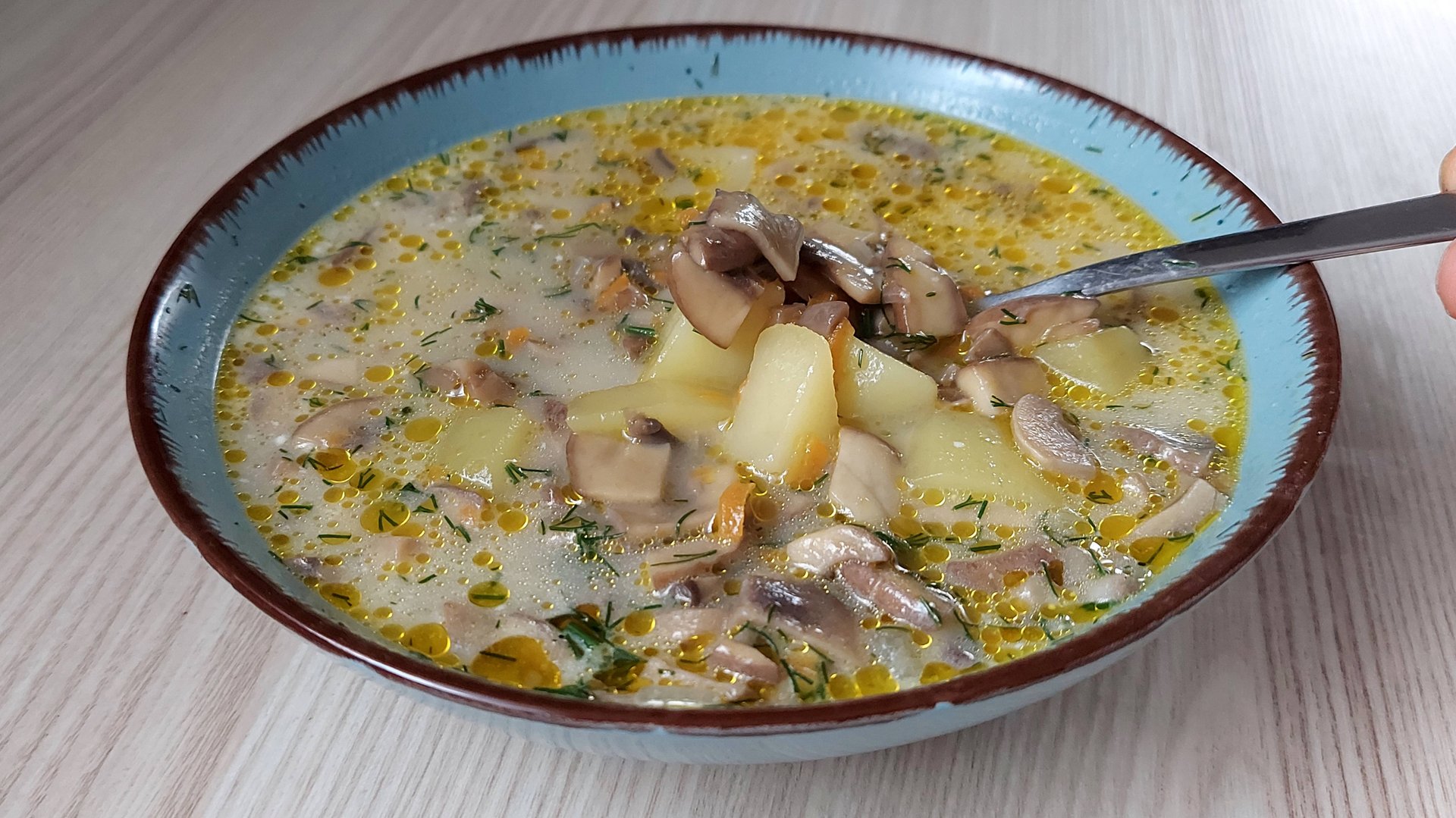 Грибной суп. Суп с шампиньонами-очень вкусный! смотреть онлайн