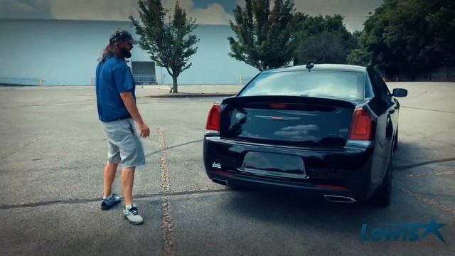 2021 Chrysler 300 S V8 Hemi Walk Around смотреть онлайн