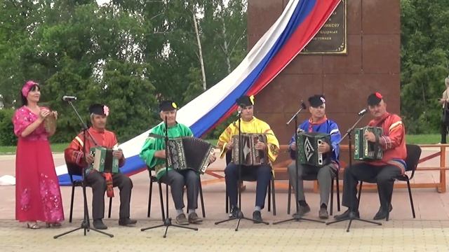 «ПОПУРРИ» ансамбль гармонистов с Дубовое смотреть онлайн