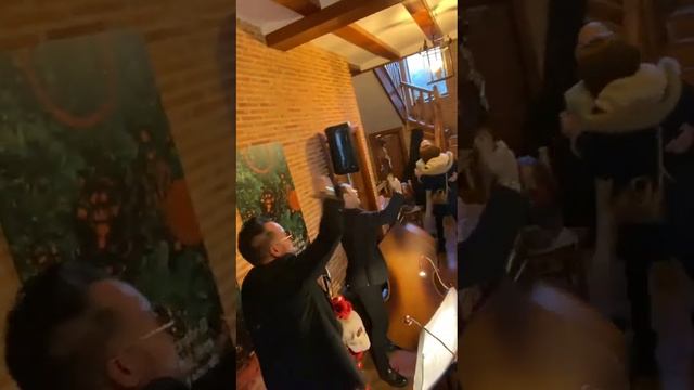 Delilah 🎵 Cadillac Shadow en Restaurante Los Naranjos 🎶 Montejo de la Sierra, Madrid 💃🕺 en directo смотреть онлайн