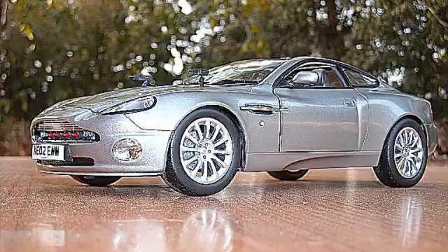 DIE ANOTHER DAY ASTON MARTIN V12 VANQUISH 1/18 By ERTL смотреть онлайн