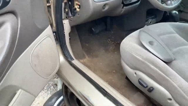 2001-2006 Chrysler Sebring Fuse Box and Relay Locations смотреть онлайн
