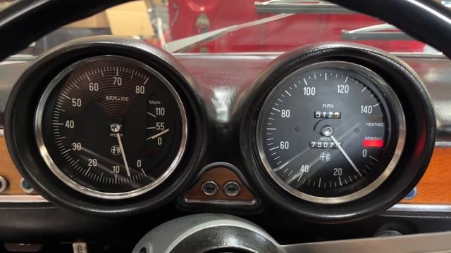 1969 Alfa Romeo 1750 GTV Cold Start смотреть онлайн