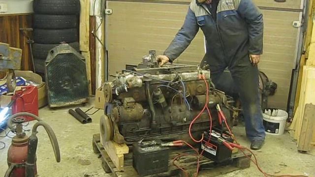 1935 Chrysler Airflow straight eight start up part 2 смотреть онлайн