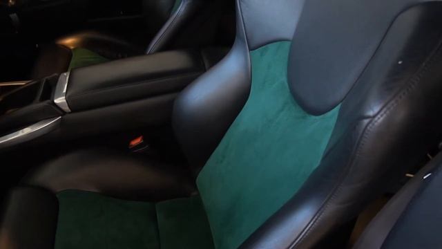 A Pre-Owned Aston Martin Vanquish S Finished in Pentland Green - A Walk Around With Lee смотреть онлайн