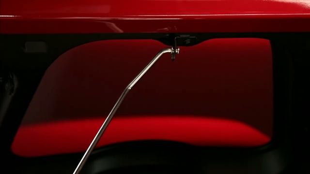 Open and Close the Decklid | How To | 2020 Alfa Romeo 4C Spider смотреть онлайн