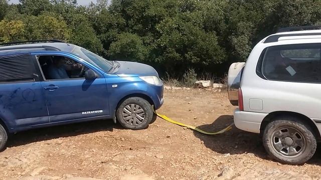 Suzuki Grand Vitara pulling Daihatsu Terios смотреть онлайн