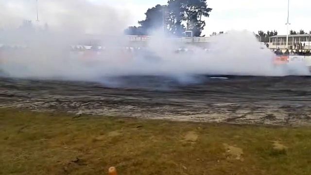 Mrscko Burnout Comp 21/7/12 Nissan Laurel Chrysler V8 Mopar 440 смотреть онлайн
