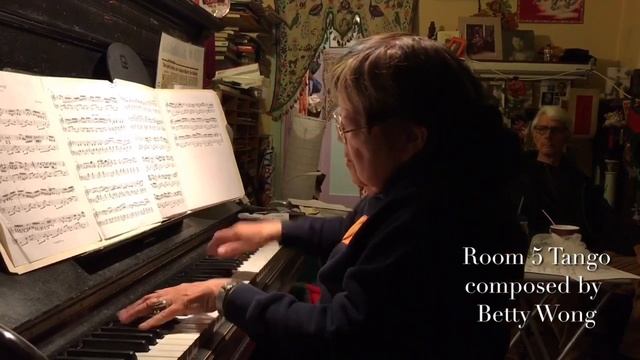 Betty Wong performs Room 5 Tango смотреть онлайн