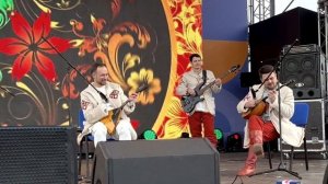 «Волга-Фолк Бэнд» играет «Небо славян» на Всемирном фестивале молодежи (Сочи, 2024)